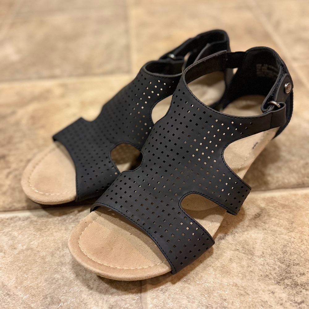 St Johns Bay Newcastle‎ Black Perforated Wedge Sandals Memory Foam Womens 8.5 M